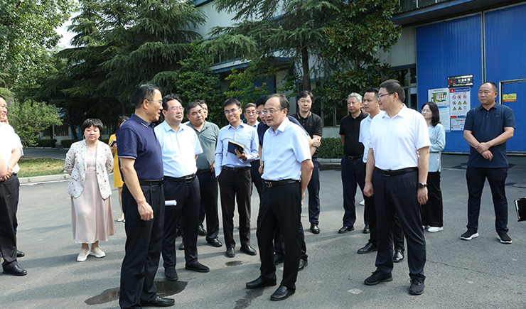 新鄉市市長魏建平蒞臨高服篩機調研指導