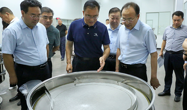 新鄉市市長魏建平蒞臨高服篩機調研指導